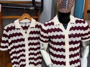 Gilet tricoté rétro à rayures bordeaux et écru