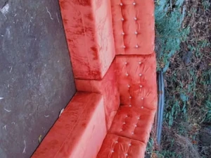 Canapé d’angle capitonné en velours premium