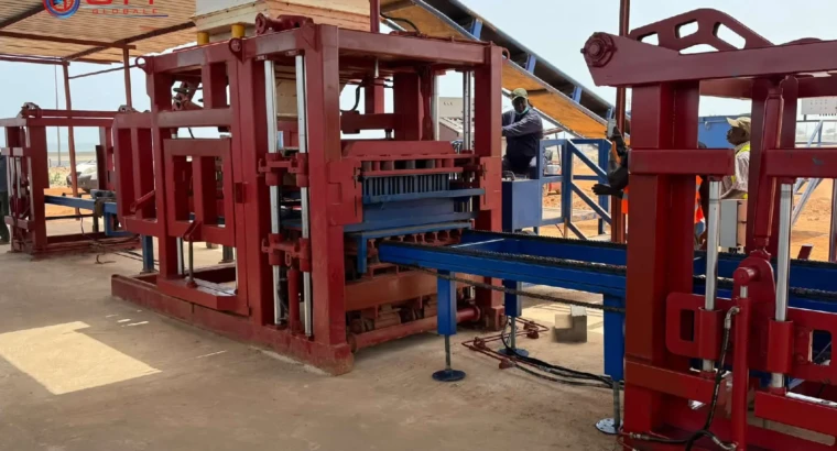 Machine a parpaing, pavé semi-automatique OTT4.1SA