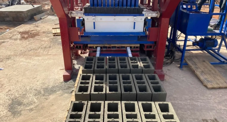 Machine a parpaing, pavé semi-automatique OTT4.1SA